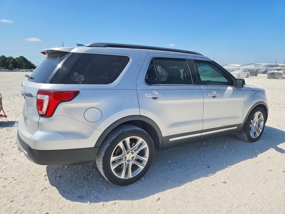 2017 FORD EXPLORER XLT 3
