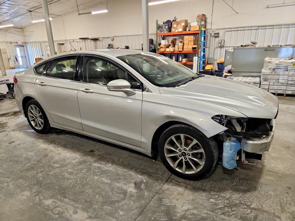 2017 FORD FUSION SE 4