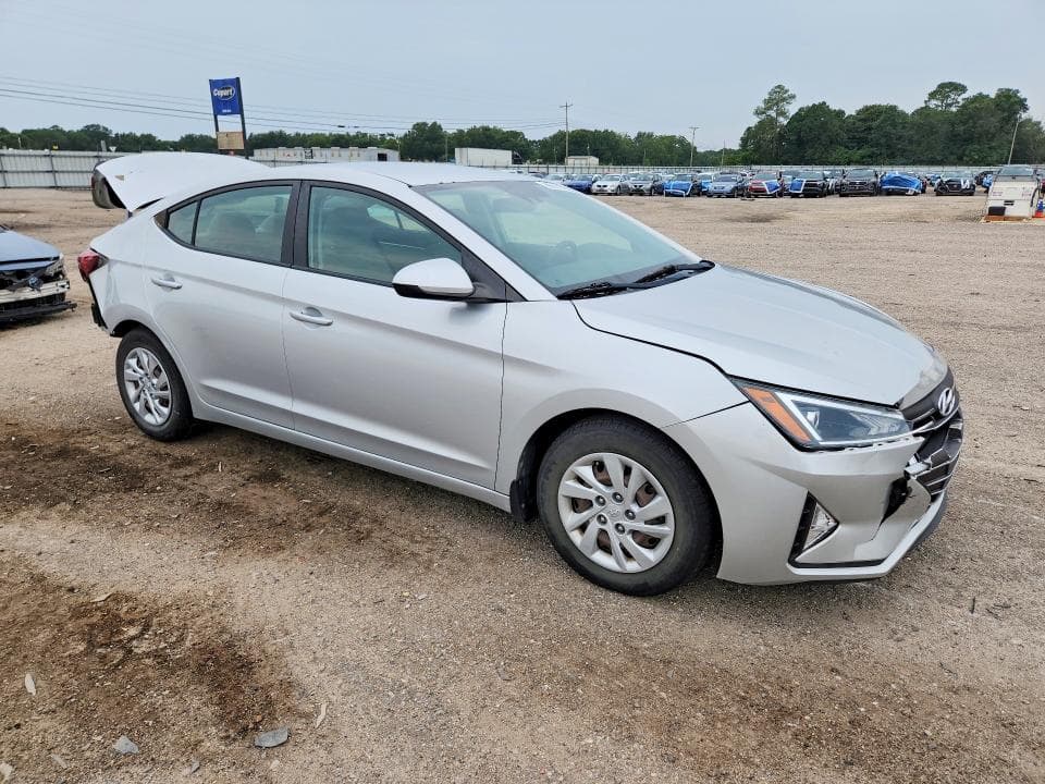 2020 HYUNDAI ELANTRA SE 4