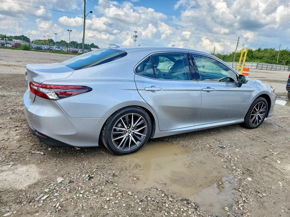 2023 TOYOTA CAMRY XLE 3