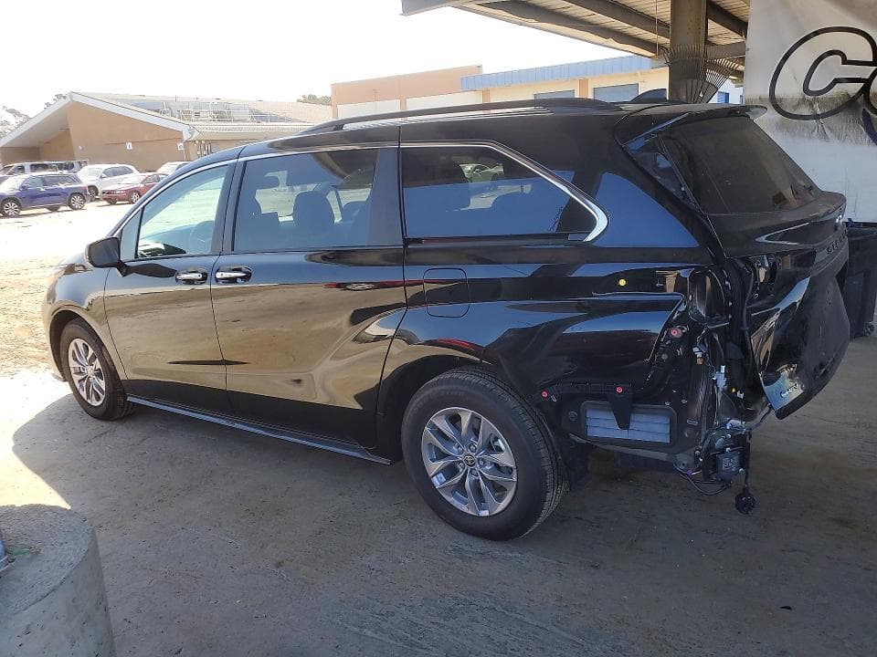 2026 TOYOTA SIENNA XLE 8-PASSENGER 2