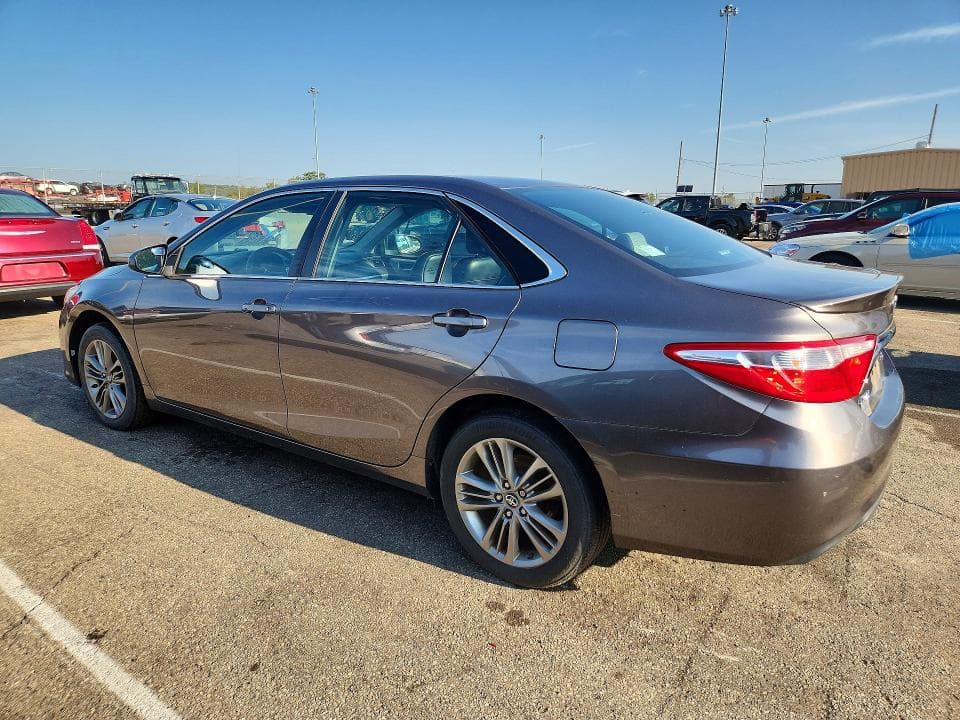 2017 TOYOTA CAMRY SE 2