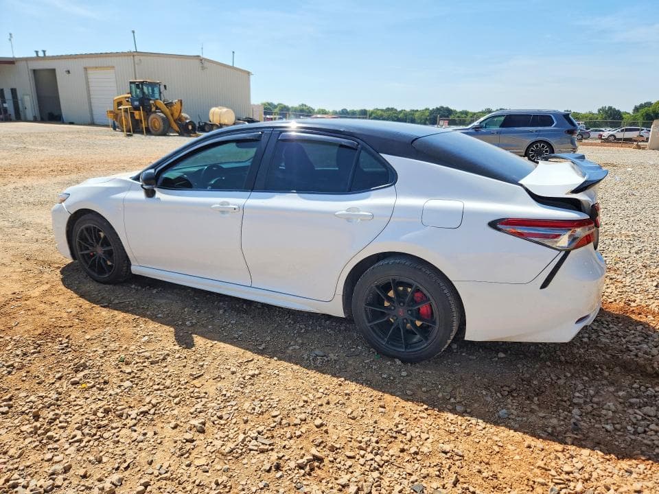2018 TOYOTA CAMRY SE 2