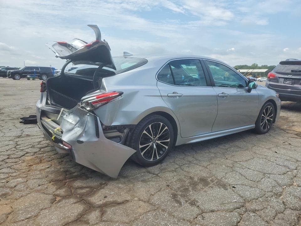 2018 TOYOTA CAMRY SE 3