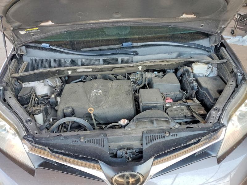 2019 TOYOTA SIENNA LE 12