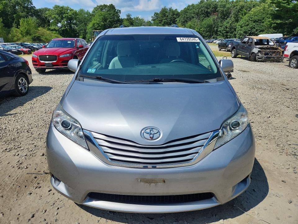 2017 TOYOTA SIENNA LE 5