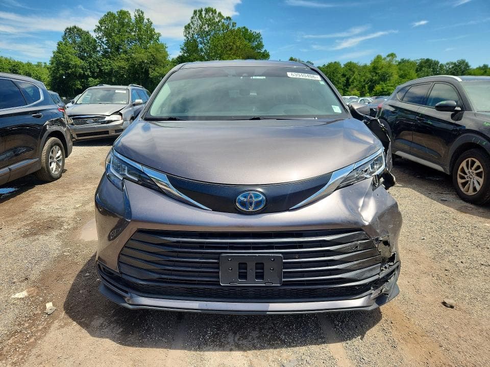 2021 TOYOTA SIENNA LE 5