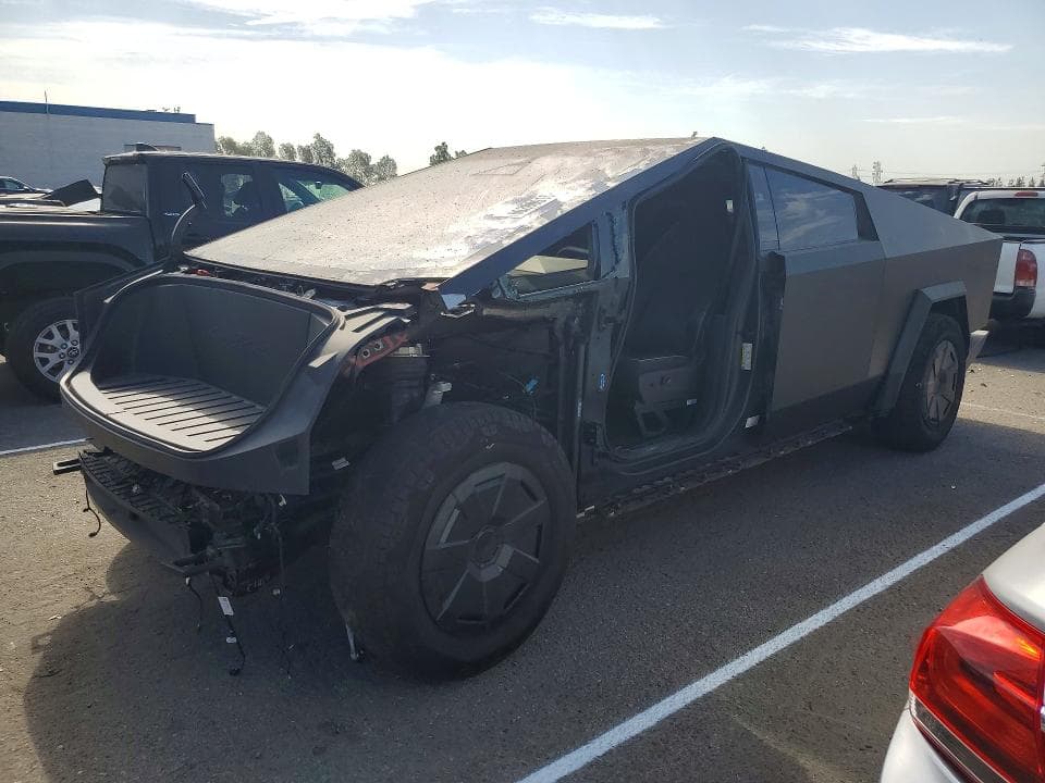 2025 TESLA CYBERTRUCK - 1