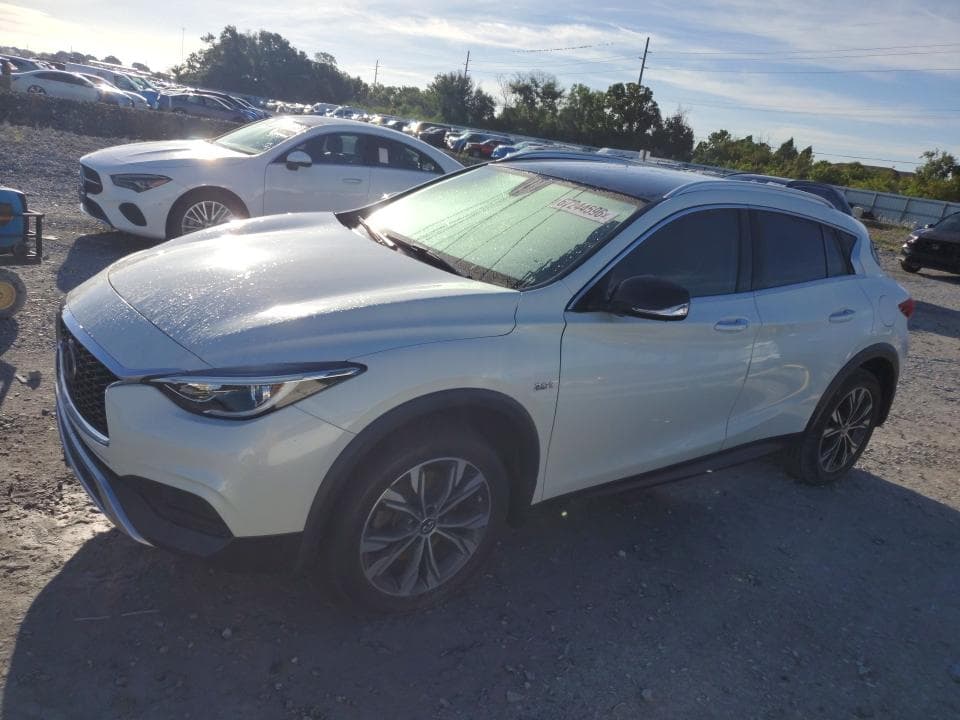 2018 INFINITI QX30 LUXE - 1