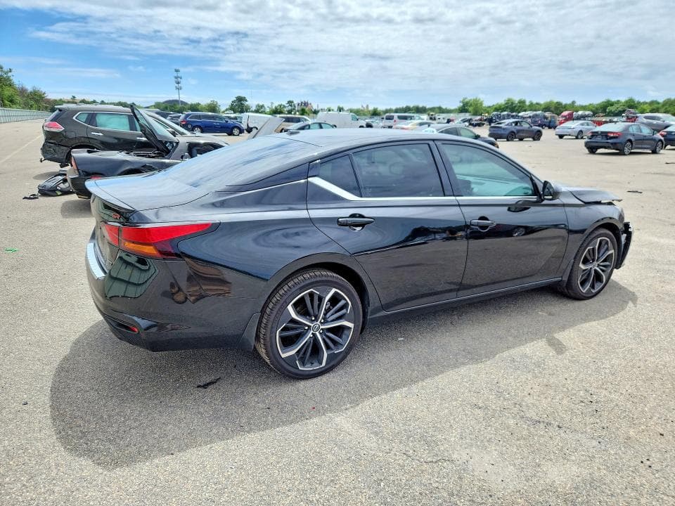 2023 NISSAN ALTIMA SR 3