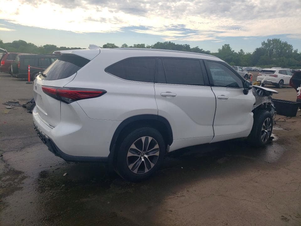2023 TOYOTA HIGHLANDER XLE 3
