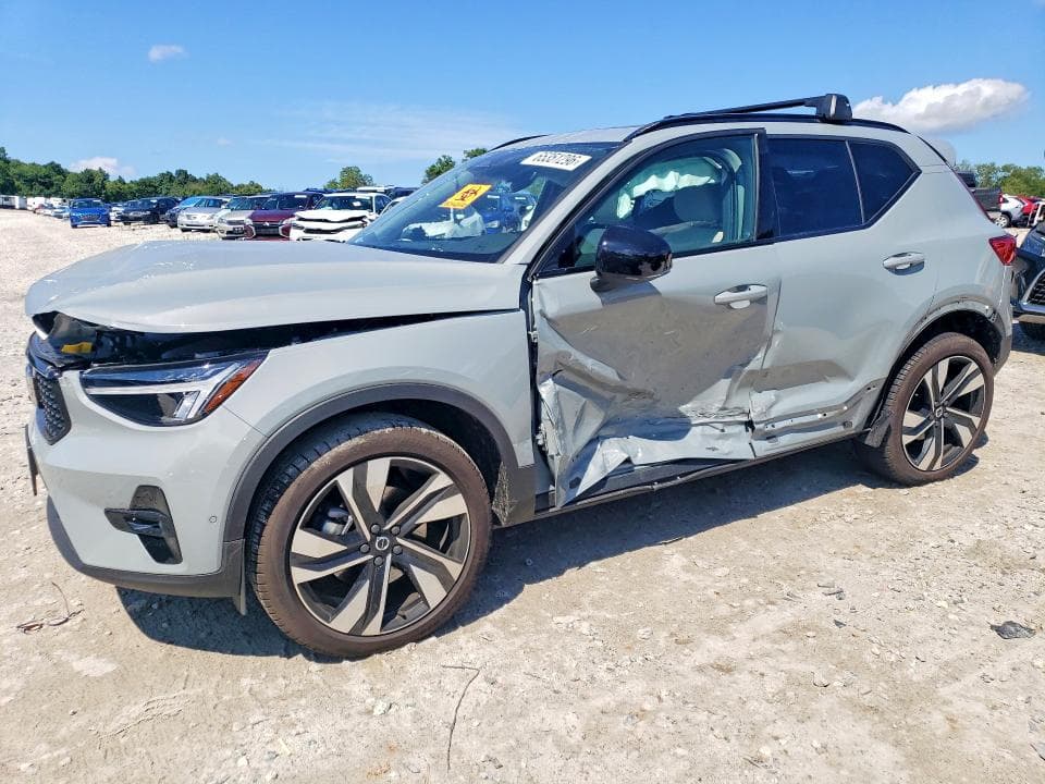 2026 VOLVO XC40 PLUS