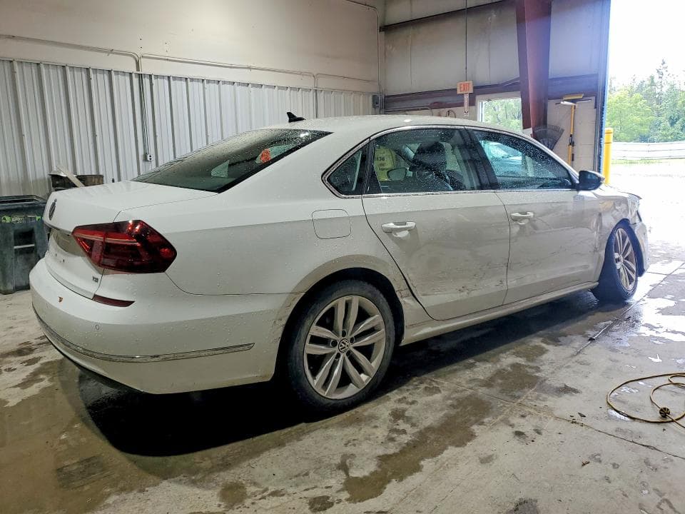 2018 VOLKSWAGEN PASSAT SE 3