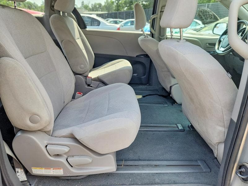 2020 TOYOTA SIENNA L 11