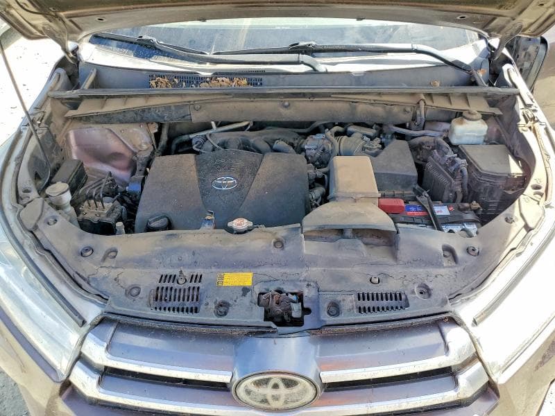 2018 TOYOTA HIGHLANDER LE 12