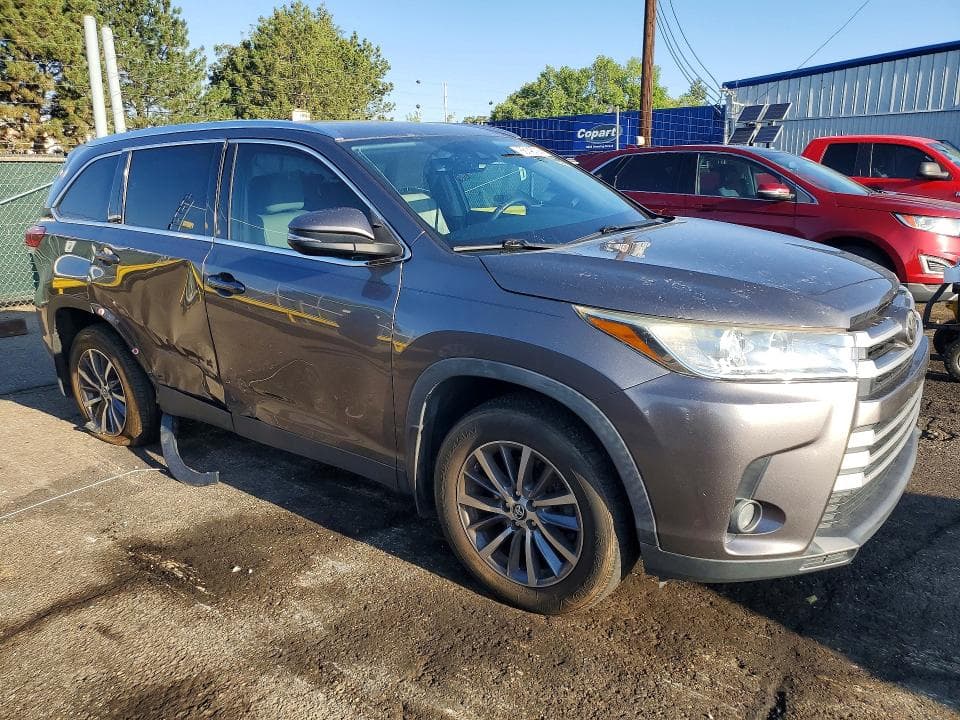 2019 TOYOTA HIGHLANDER XLE 4