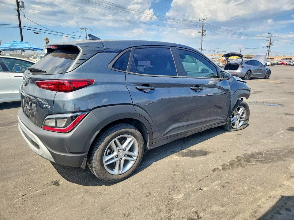 2022 HYUNDAI KONA SE 3