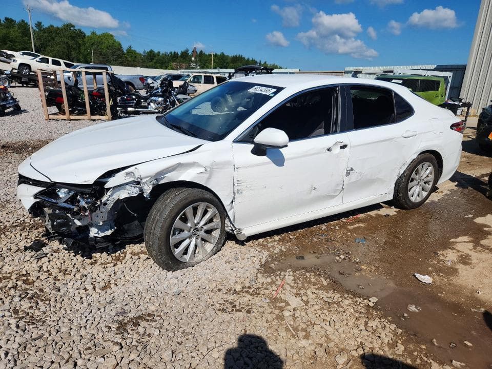 2018 TOYOTA CAMRY LE