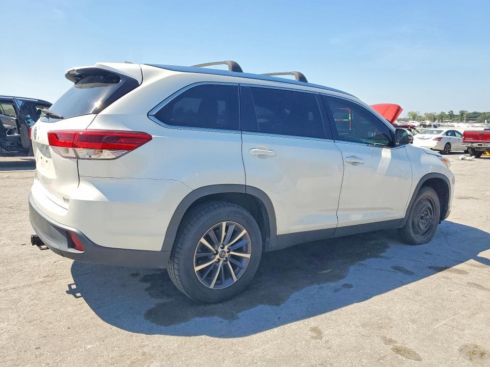 2019 TOYOTA HIGHLANDER XLE 3