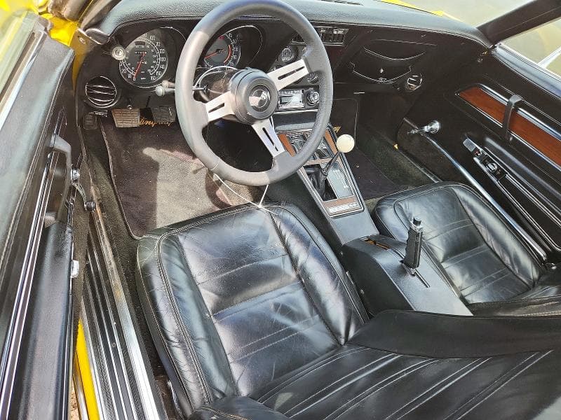 1975 CHEVROLET CORVETTE 8