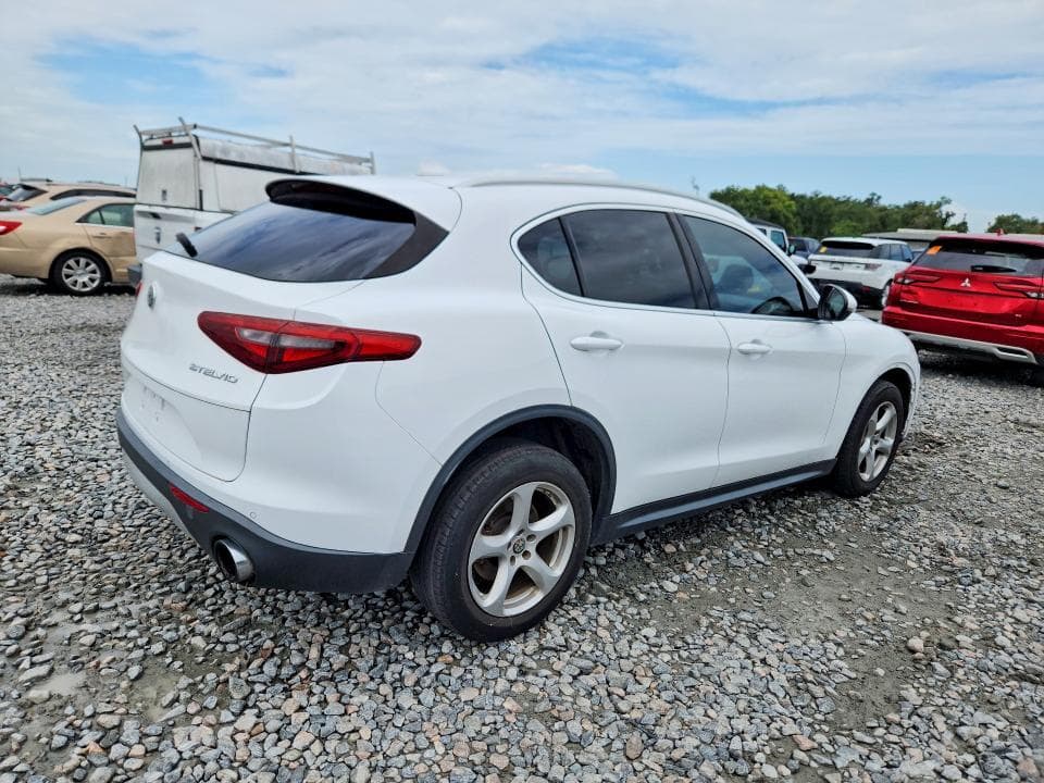 2018 ALFA ROMEO STELVIO 3