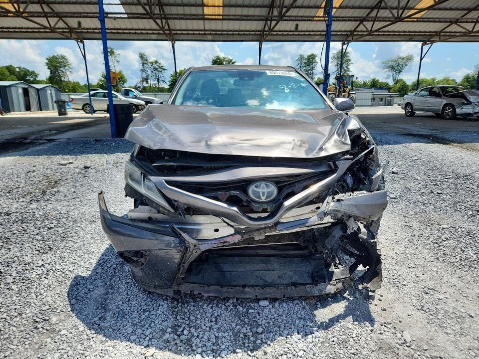 2018 TOYOTA CAMRY SE 5