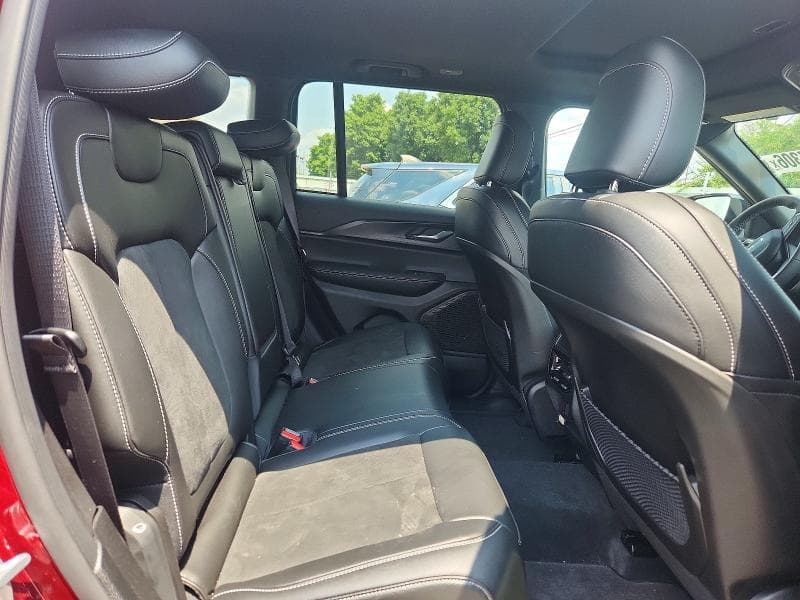 2025 JEEP GRAND CHEROKEE LAREDO 11