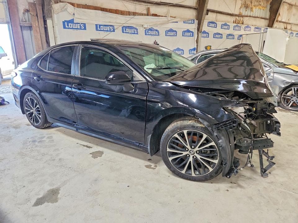 2020 TOYOTA CAMRY SE 4