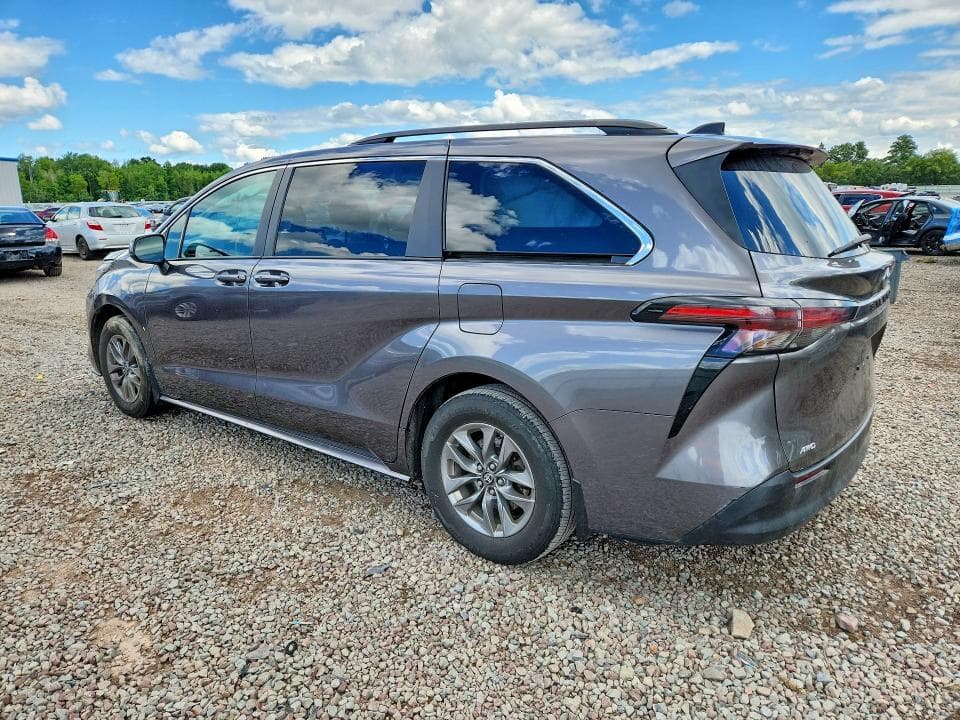 2022 TOYOTA SIENNA LE 2