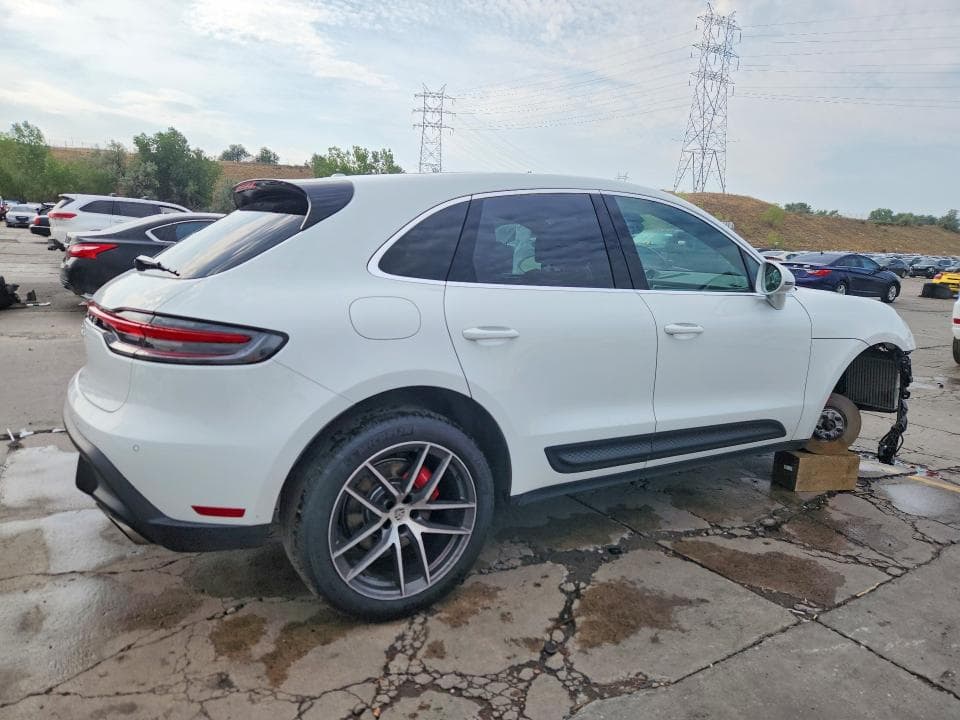 2024 PORSCHE MACAN S 3