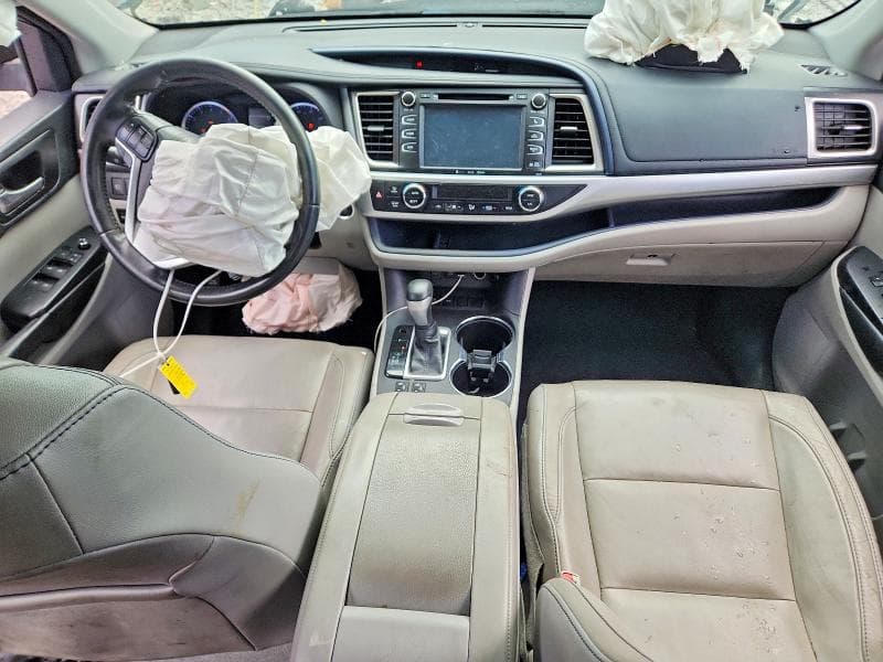 2018 TOYOTA HIGHLANDER XLE 8