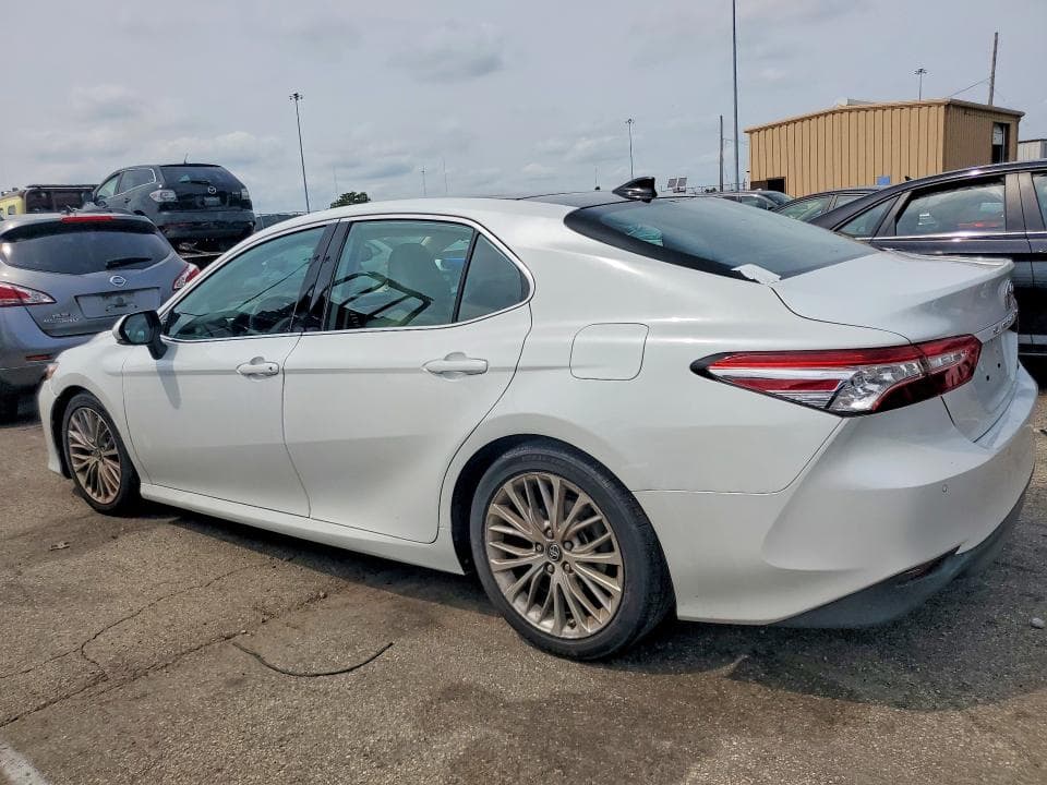 2019 TOYOTA CAMRY XLE 2
