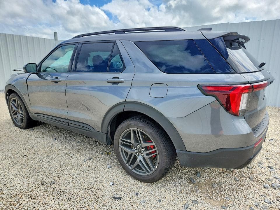 2026 FORD EXPLORER ST-LINE 2