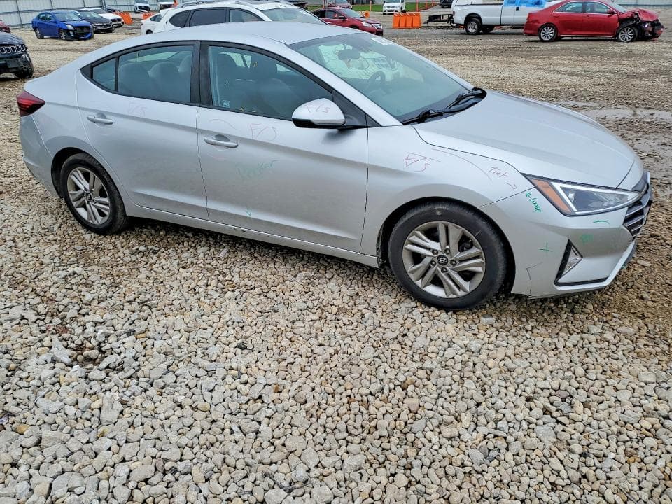 2019 HYUNDAI ELANTRA SEL 4
