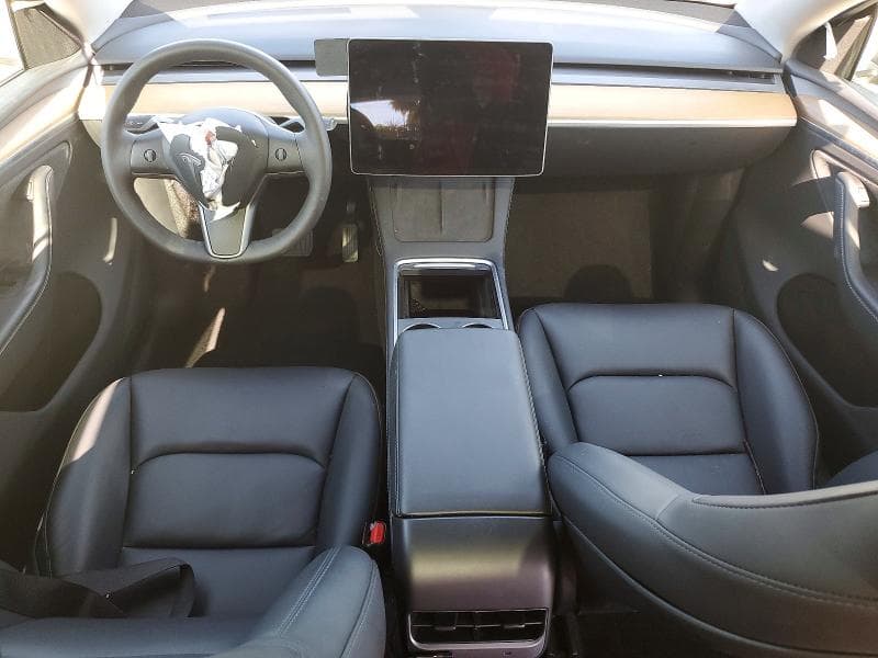 2025 TESLA MODEL Y 8
