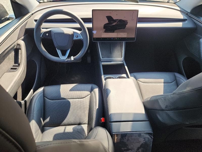 2026 TESLA MODEL Y 8