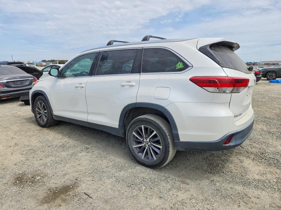 2019 TOYOTA HIGHLANDER XLE 2