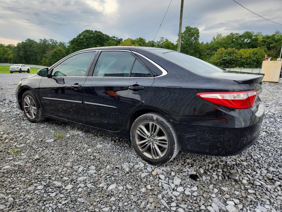 2017 TOYOTA CAMRY SE 2