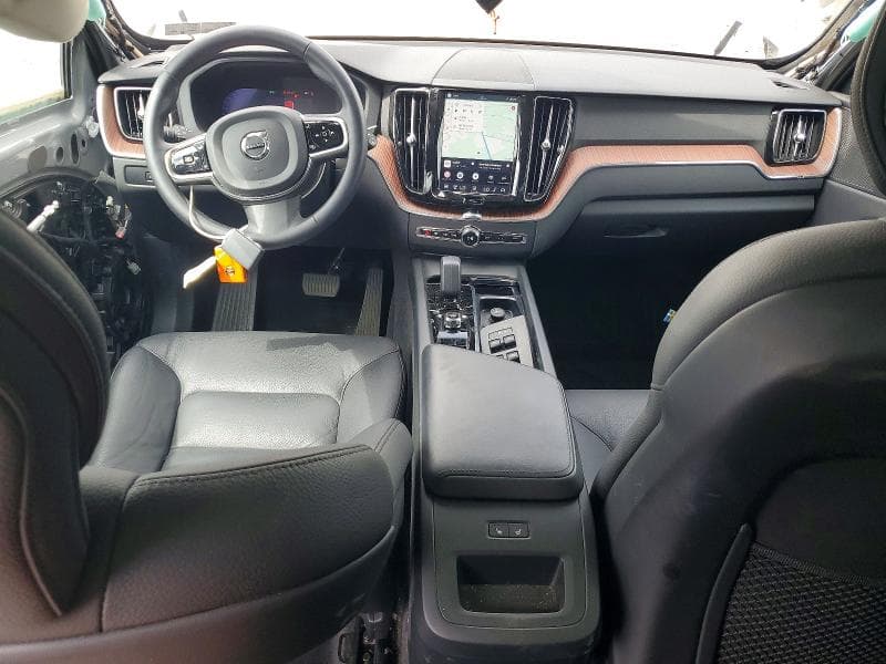 2024 VOLVO XC60 PLUS 8