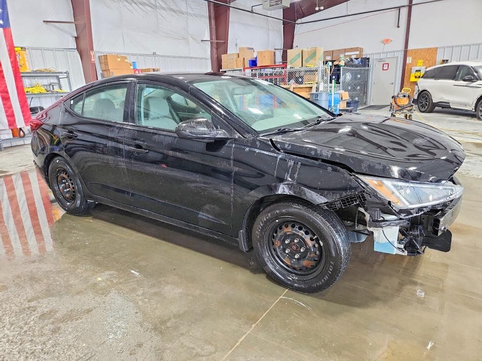 2019 HYUNDAI ELANTRA SE 4