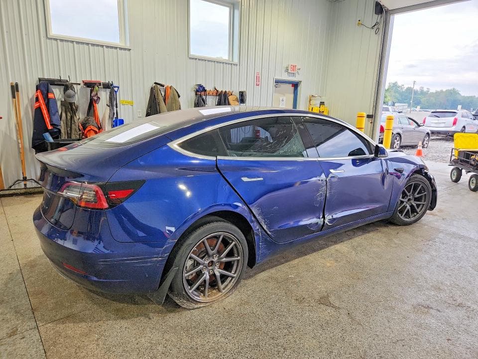 2018 TESLA MODEL 3 3