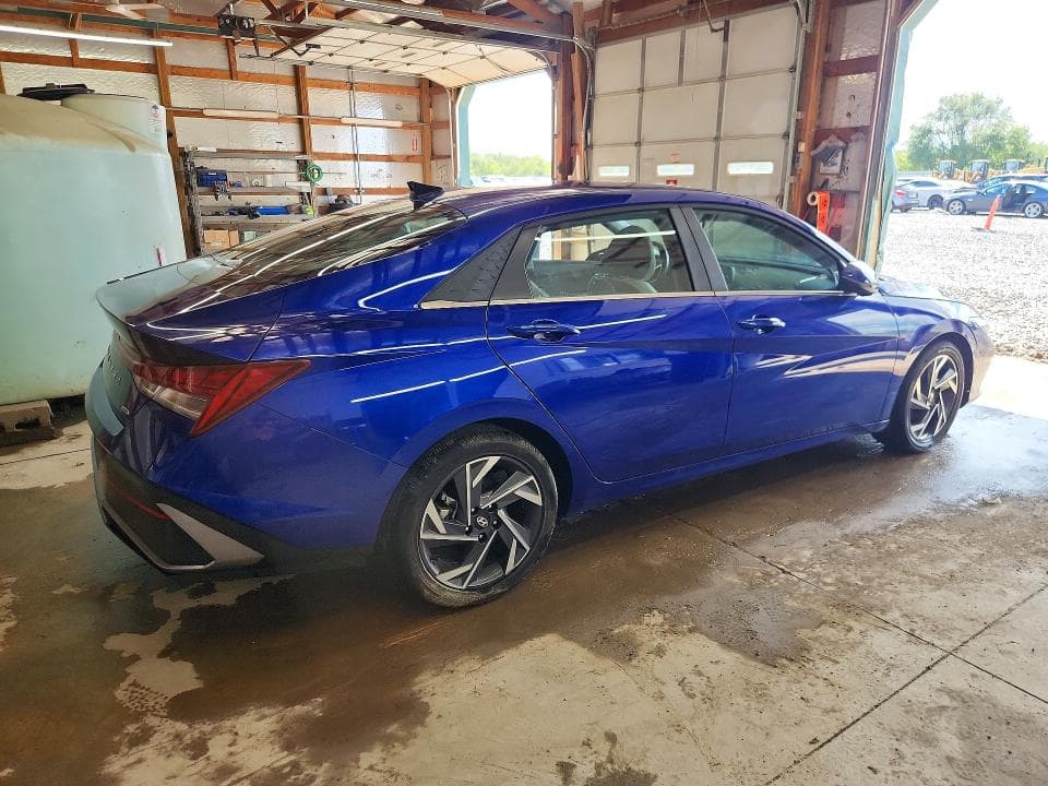 2025 HYUNDAI ELANTRA LIMITED 3