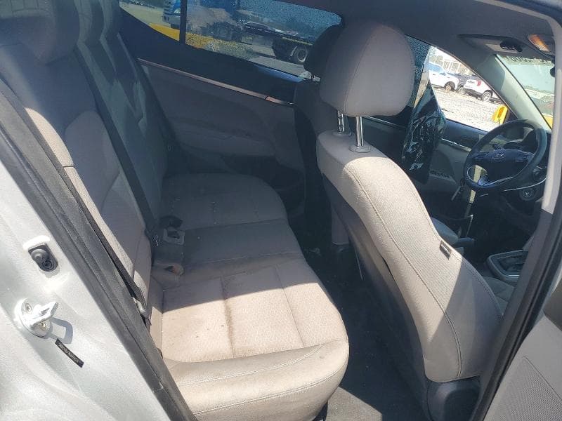 2019 HYUNDAI ELANTRA SE 10