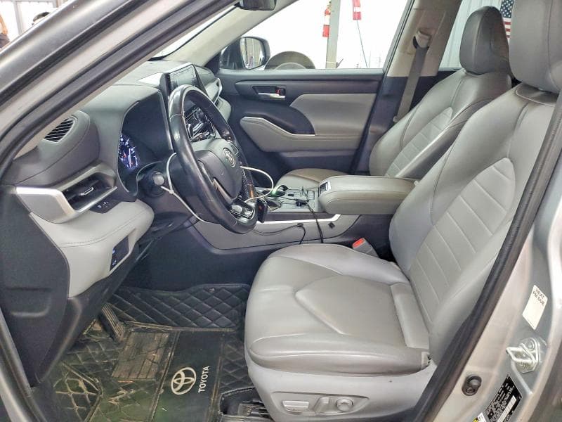 2021 TOYOTA HIGHLANDER XLE 7