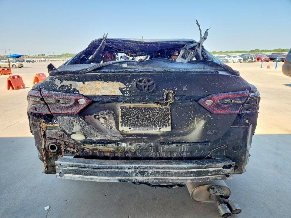 2019 TOYOTA CAMRY SE 6