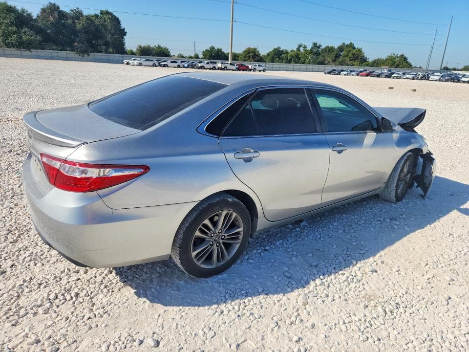 2017 TOYOTA CAMRY SE 3