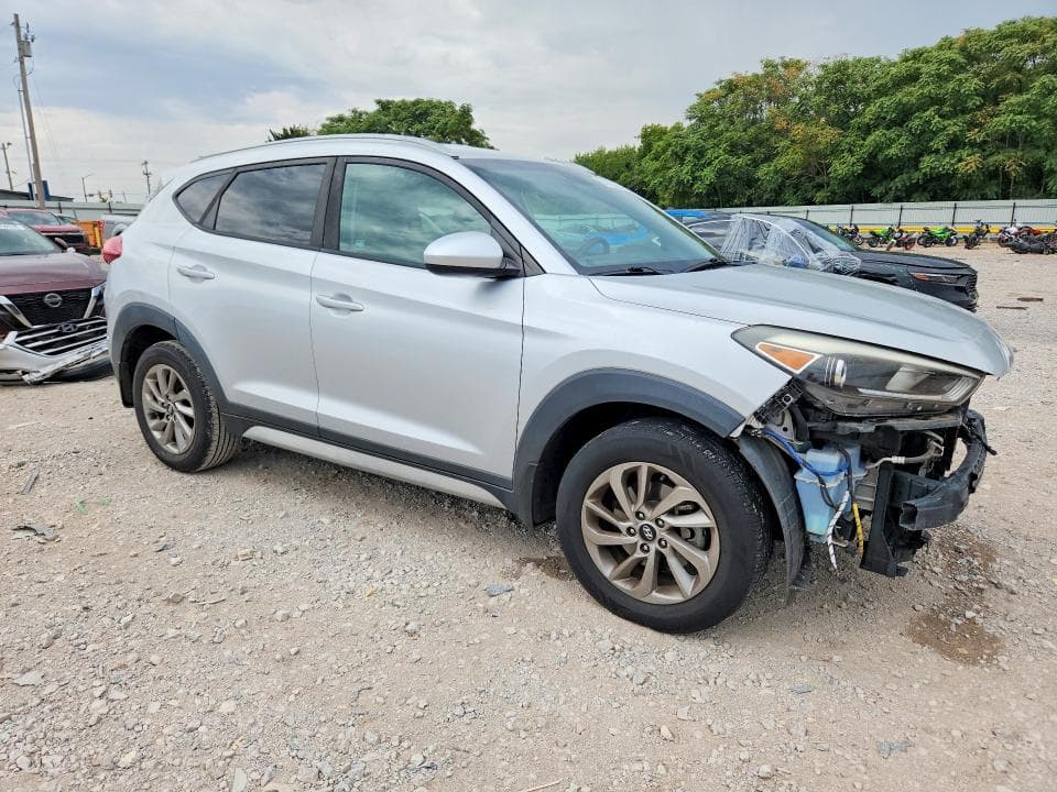 2017 HYUNDAI TUCSON SE 4