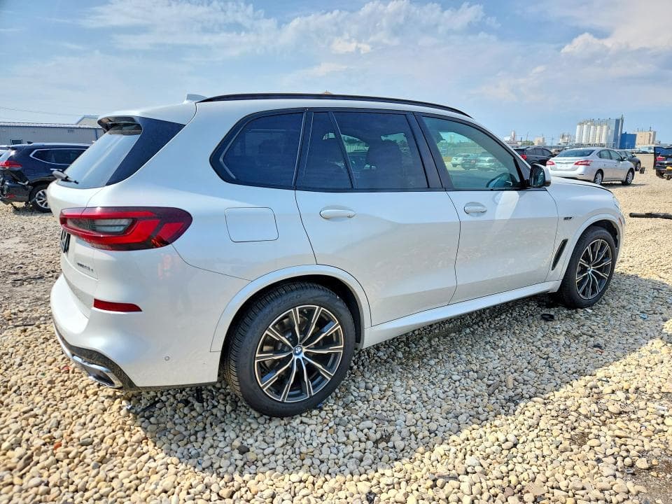 2022 BMW X5 XDRIVE45E 3