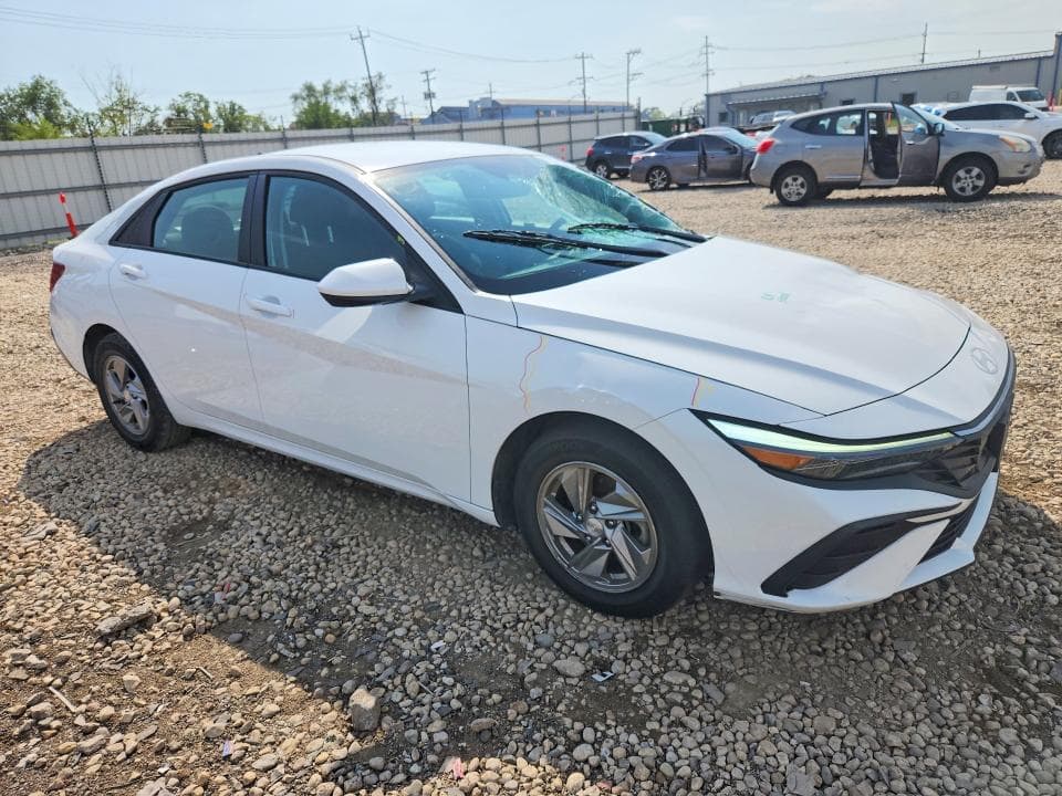 2024 HYUNDAI ELANTRA SE 4