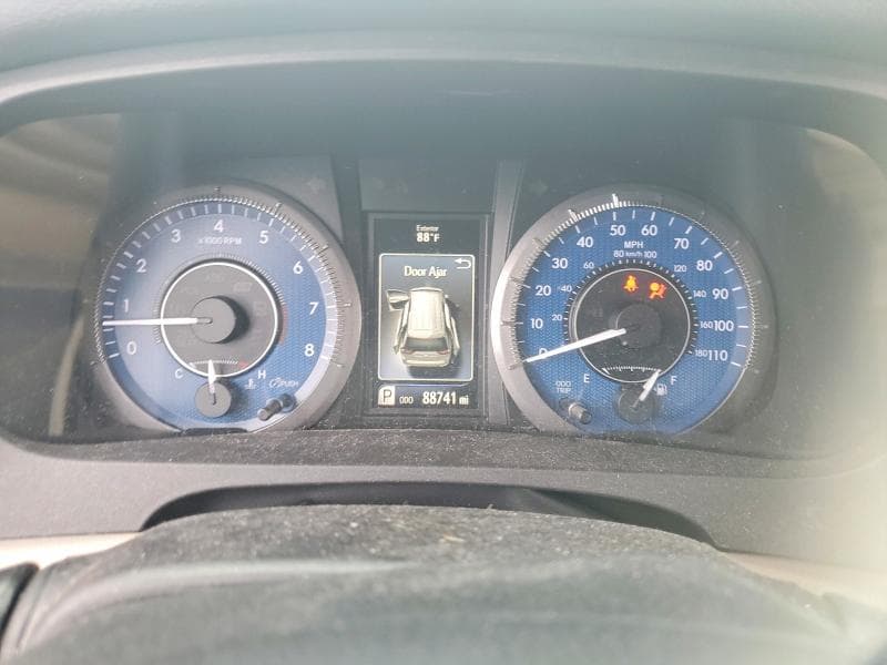 2018 TOYOTA SIENNA LE 9